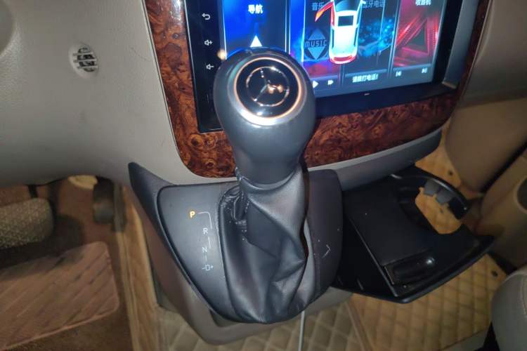 Used Mercedes-Benz Viano 2013 3.0L Hospitality Edition Gear Lever
