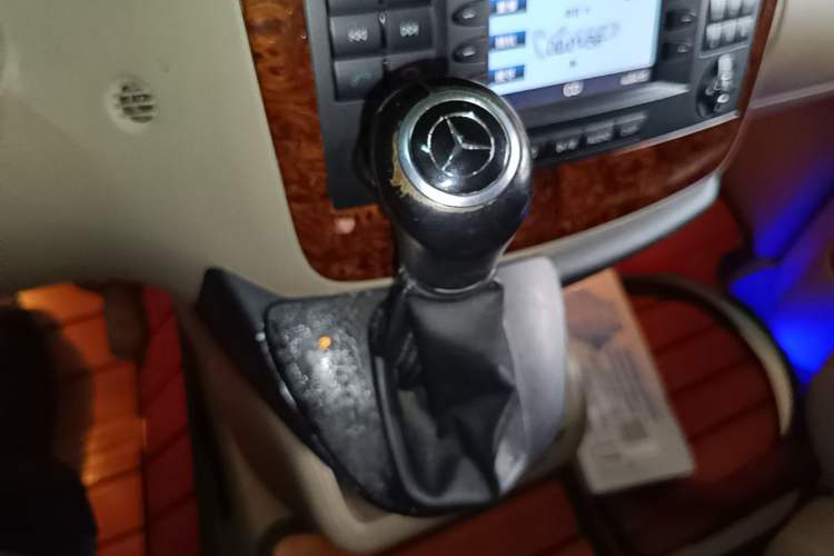 Used Mercedes-Benz Viano 2013 3.0L Hospitality Edition Gear Lever