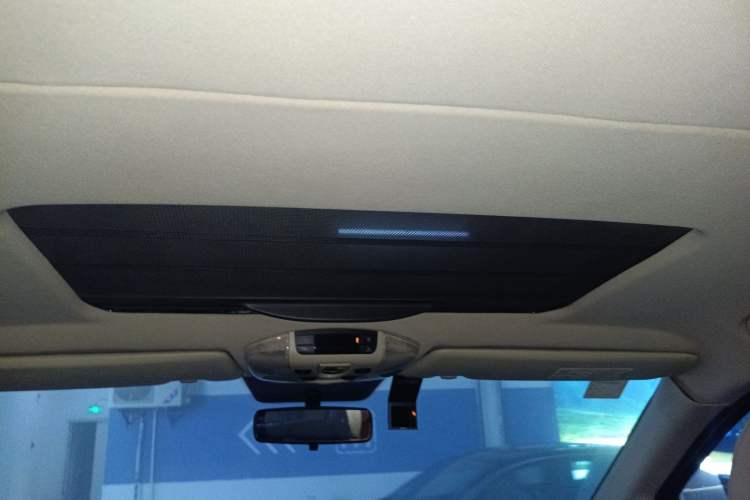 Used Mercedes-Benz Viano 2013 3.0L Hospitality Edition Headliner