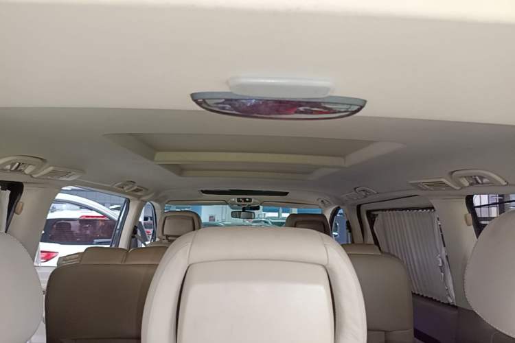 Used Mercedes-Benz Viano 2013 3.0L Hospitality Edition Headliner