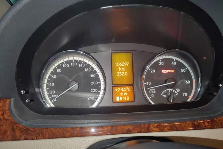 Used Mercedes-Benz Viano 2013 3.0L Hospitality Edition Instrument Cluster