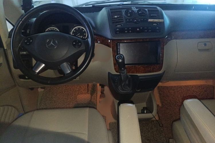 Used Mercedes-Benz Viano 2013 3.0L Hospitality Edition Interior 2