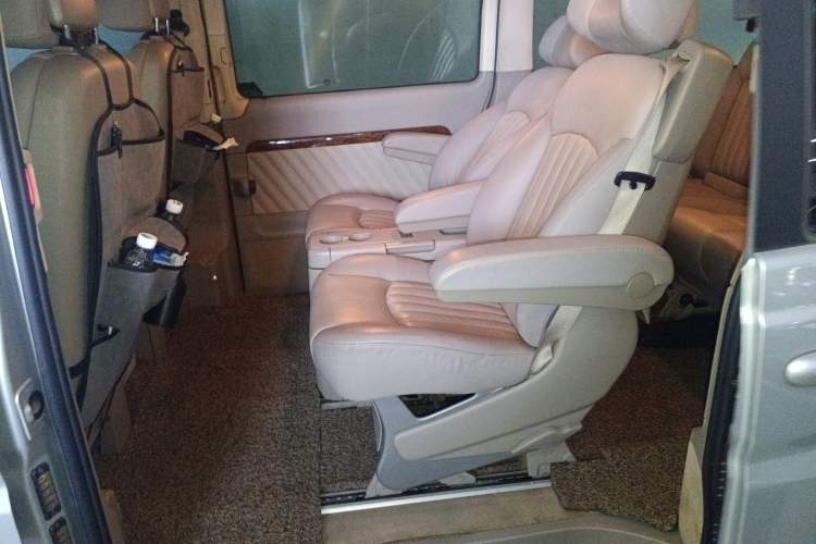 Used Mercedes-Benz Viano 2013 3.0L Hospitality Edition Interior 4