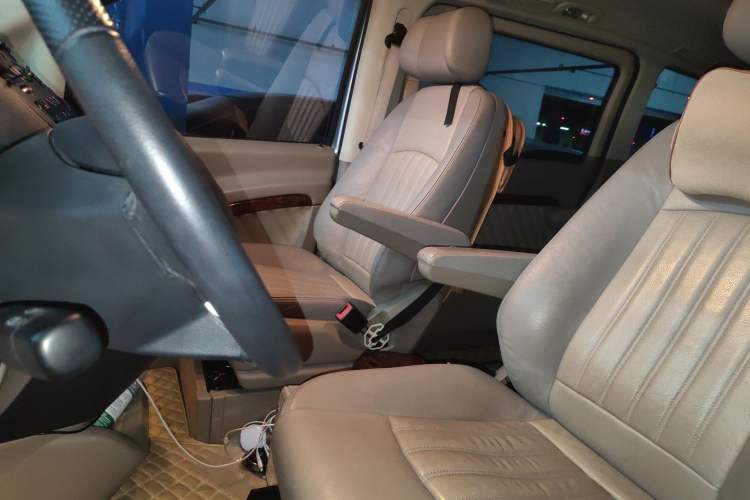 Used Mercedes-Benz Viano 2013 3.0L Hospitality Edition Left Front Seat