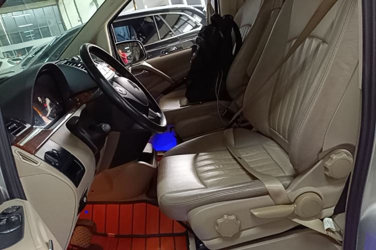 Used Mercedes-Benz Viano 2013 3.0L Hospitality Edition Left Front Seat