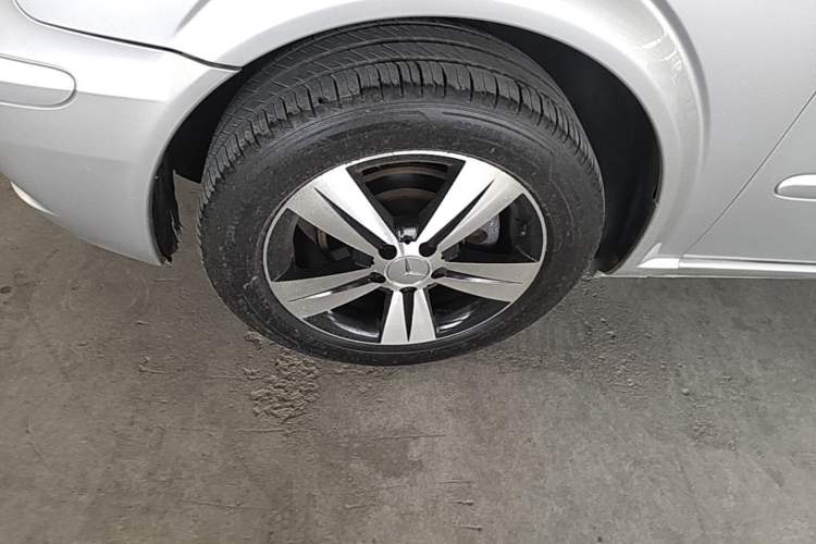 Used Mercedes-Benz Viano 2013 3.0L Comfort Edition Left Front Wheel Hub