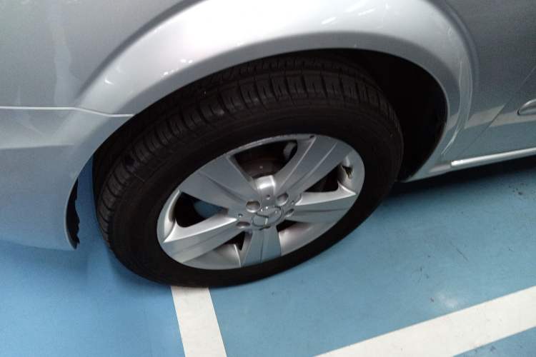 Used Mercedes-Benz Viano 2013 3.0L Comfort Edition Left Front Wheel Hub