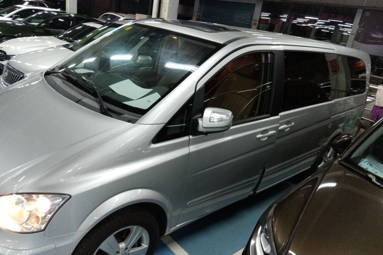 Used Mercedes-Benz Viano 2013 3.0L Comfort Edition Left Side