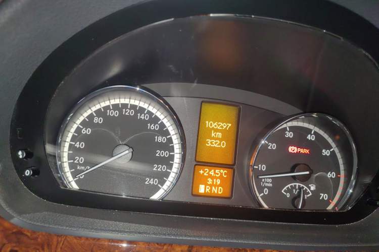 Used Mercedes-Benz Viano 2013 3.0L Hospitality Edition Odometer Close Up