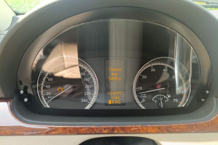 Used Mercedes-Benz Viano 2013 3.0L Comfort Edition Odometer Close Up