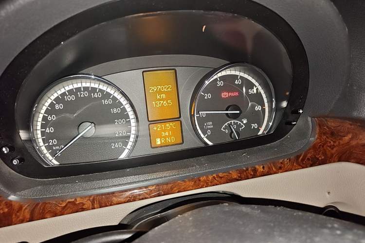 Used Mercedes-Benz Viano 2013 3.0L Navigator Edition Odometer Close Up