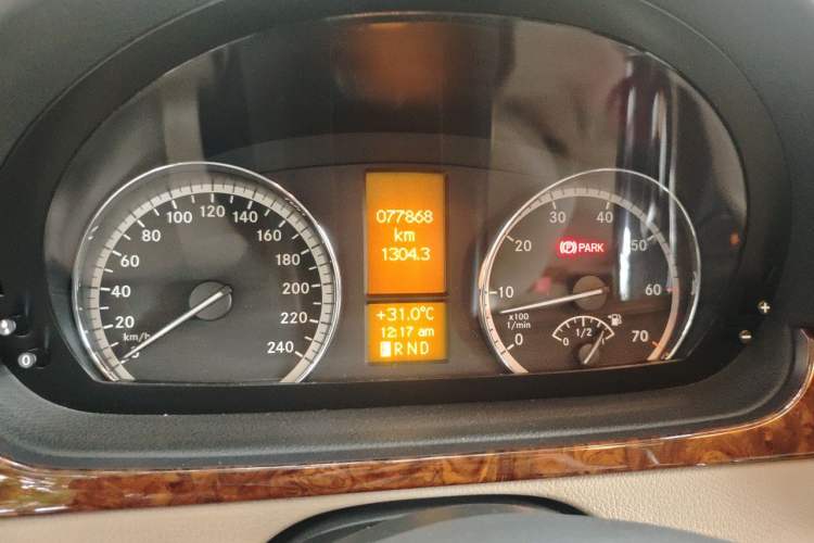 Used Mercedes-Benz Viano 2013 3.0L Navigator Edition Odometer Close Up