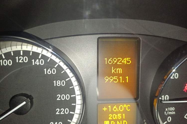 Used Mercedes-Benz Viano 2013 3.0L Hospitality Edition Odometer Close Up