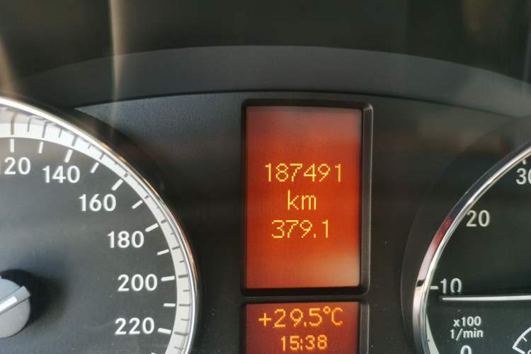 Used Mercedes-Benz Viano 2013 3.0L Navigator Edition Odometer Close Up