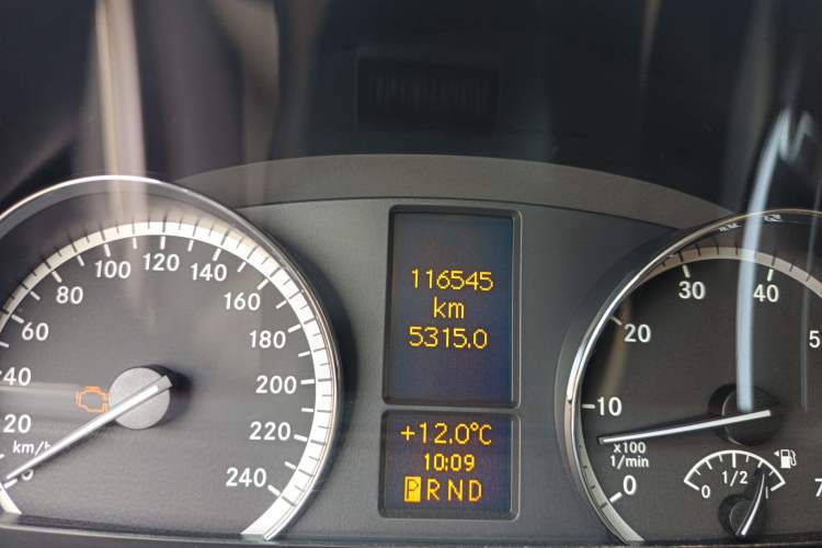 Used Mercedes-Benz Viano 2013 3.0L Comfort Edition Odometer Close Up