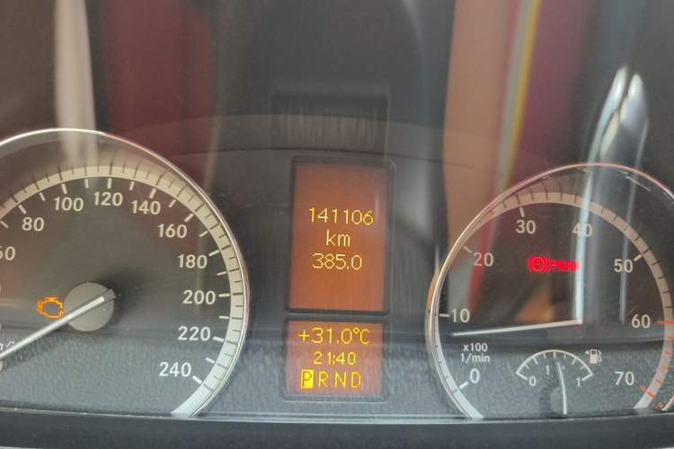 Used Mercedes-Benz Viano 2013 3.0L Navigator Edition Odometer Close Up