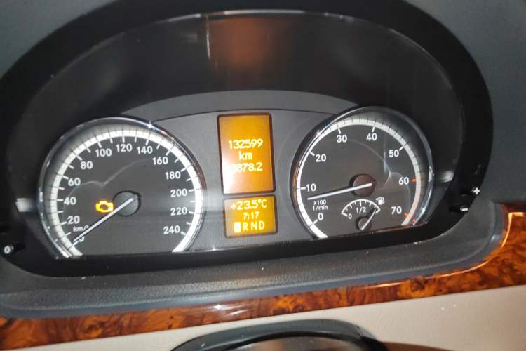 Used Mercedes-Benz Viano 2013 3.0L Navigator Edition Odometer Close Up