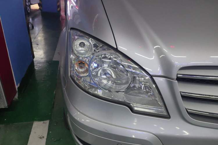 Used Mercedes-Benz Viano 2013 3.0L Hospitality Edition Right Front Headlight