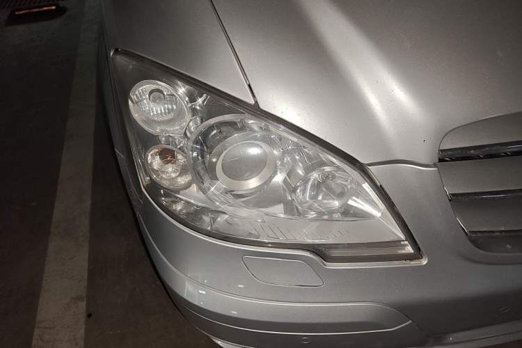 Used Mercedes-Benz Viano 2013 3.0L Navigator Edition Right Front Headlight