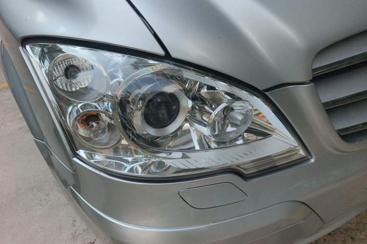 Used Mercedes-Benz Viano 2013 3.0L Navigator Edition Right Front Headlight