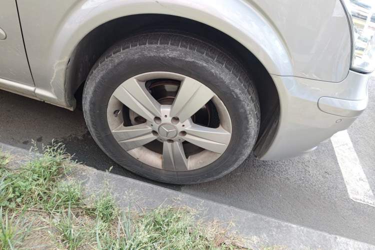 Used Mercedes-Benz Viano 2013 3.0L Comfort Edition Right Front Wheel Hub