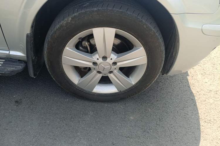 Used Mercedes-Benz Viano 2013 3.0L Comfort Edition Right Front Wheel Hub