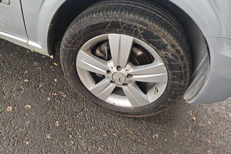 Used Mercedes-Benz Viano 2013 3.0L Navigator Edition Right Front Wheel Hub