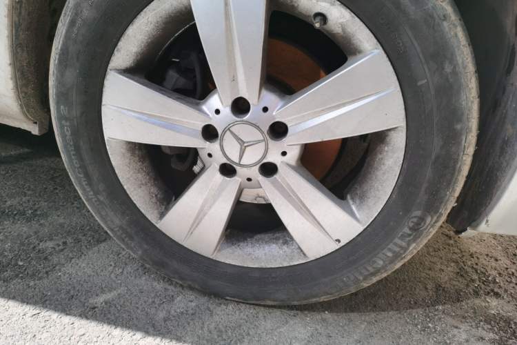Used Mercedes-Benz Viano 2013 3.0L Navigator Edition Right Front Wheel Hub