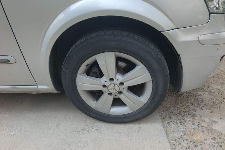 Used Mercedes-Benz Viano 2013 3.0L Navigator Edition Right Front Wheel Hub