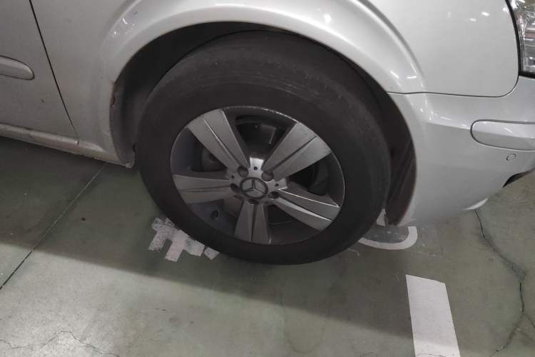 Used Mercedes-Benz Viano 2013 3.0L Navigator Edition Right Front Wheel Hub