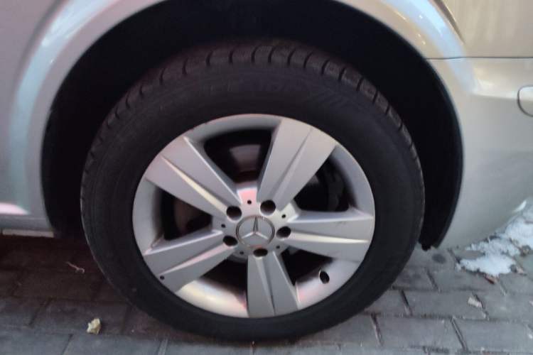 Used Mercedes-Benz Viano 2013 3.0L Navigator Edition Right Front Wheel Hub