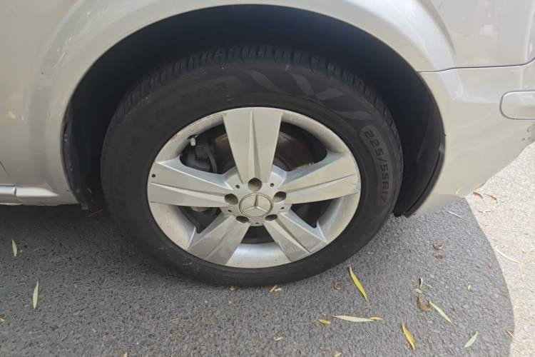 Used Mercedes-Benz Viano 2013 3.0L Comfort Edition Right Front Wheel Hub