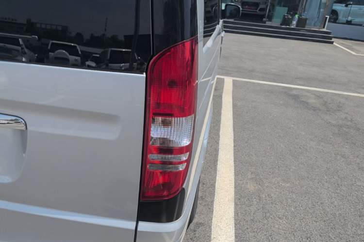 Used Mercedes-Benz Viano 2013 3.0L Comfort Edition Right Rear Taillight