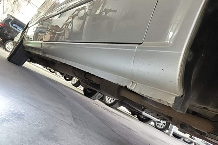 Used Mercedes-Benz Viano 2013 3.0L Comfort Edition Right Side Sill