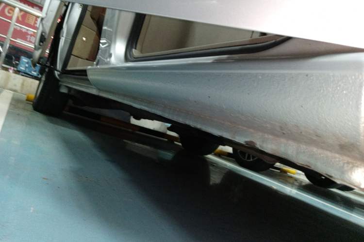 Used Mercedes-Benz Viano 2013 3.0L Comfort Edition Right Side Sill