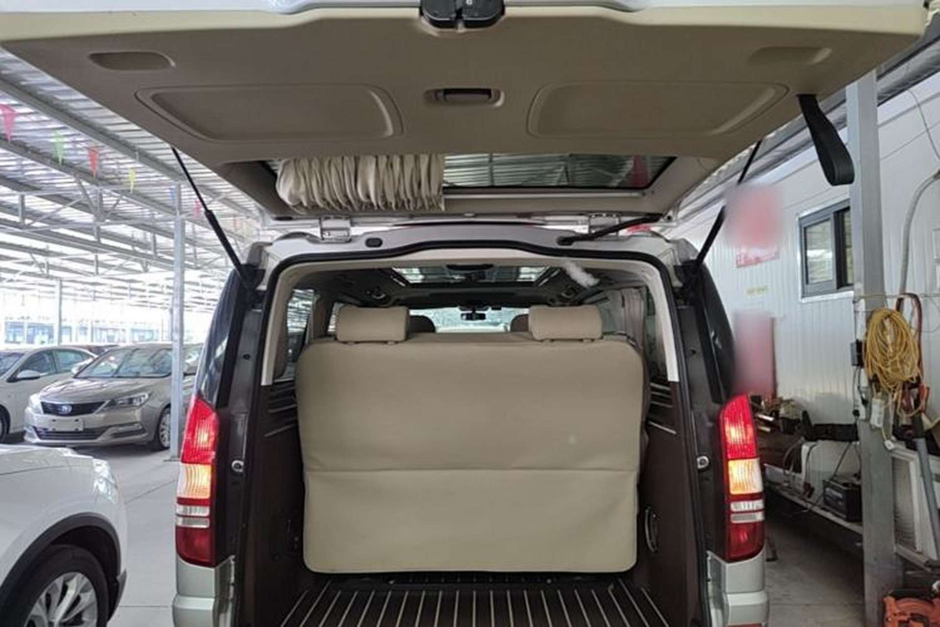 Used Mercedes-Benz Viano 2013 3.0L Comfort Edition Trunk