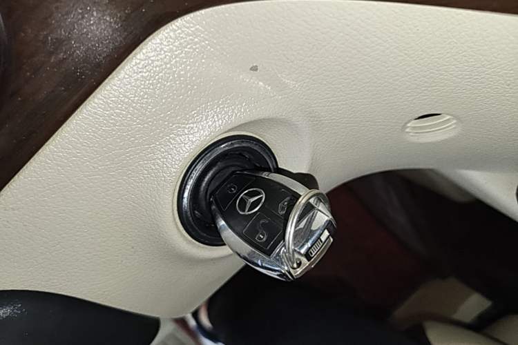Used Mercedes-Benz Viano 2013 3.0L Comfort Edition Vehicle Key