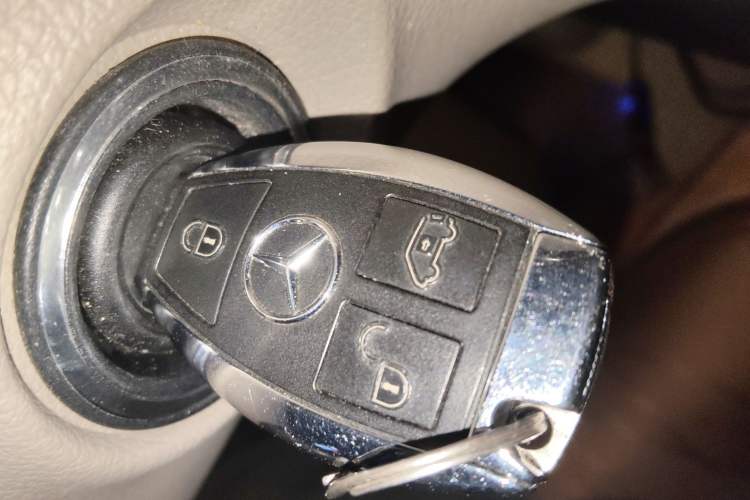 Used Mercedes-Benz Viano 2013 3.0L Navigator Edition Vehicle Key
