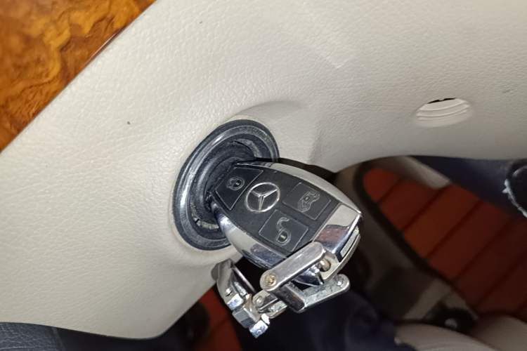 Used Mercedes-Benz Viano 2013 3.0L Hospitality Edition Vehicle Key