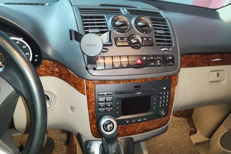Used Mercedes-Benz Viano 2013 3.0L Hospitality Edition Audio And AC Panel
