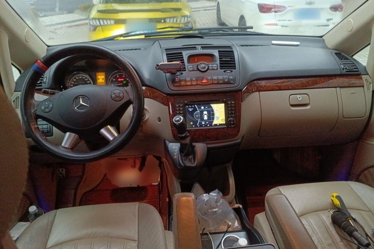 Used Mercedes-Benz Viano 2013 3.0L Navigator Edition Center Console