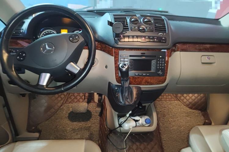 Used Mercedes-Benz Viano 2013 3.0L Hospitality Edition Center Console