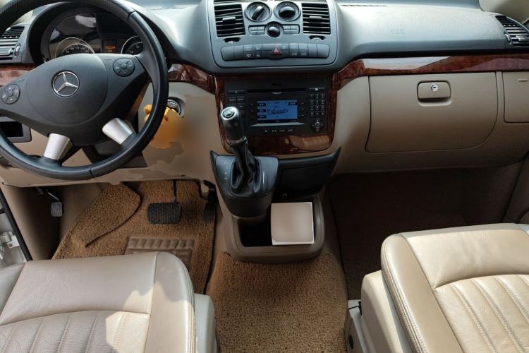 Used Mercedes-Benz Viano 2013 3.0L Comfort Edition Center Console