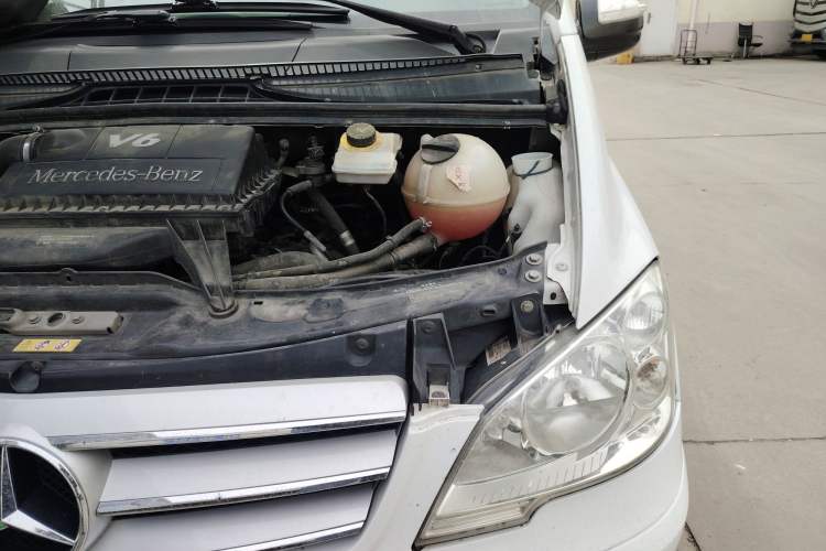 Used Mercedes-Benz Viano 2013 3.0L Comfort Edition Engine Bay Left