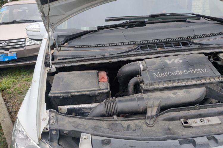 Used Mercedes-Benz Viano 2013 3.0L Navigator Edition Engine Bay Right