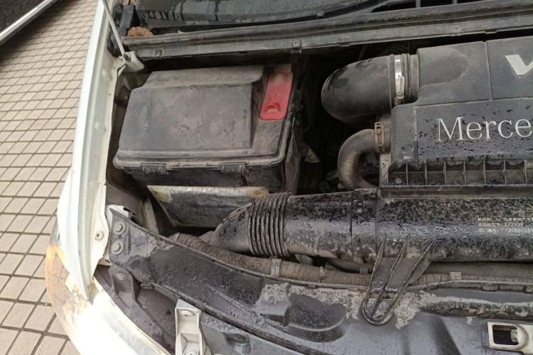 Used Mercedes-Benz Viano 2013 3.0L Navigator Edition Engine Bay Right