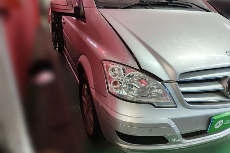 Used Mercedes-Benz Viano 2013 3.0L Hospitality Edition Front Right 45 Deg