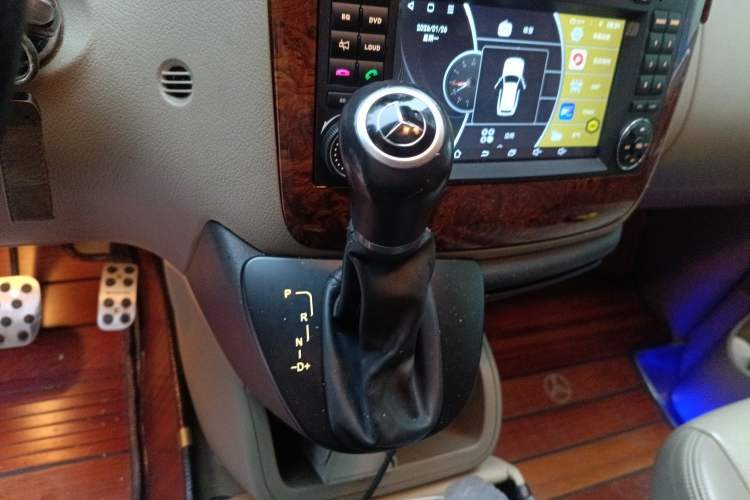 Used Mercedes-Benz Viano 2013 3.0L Navigator Edition Gear Lever