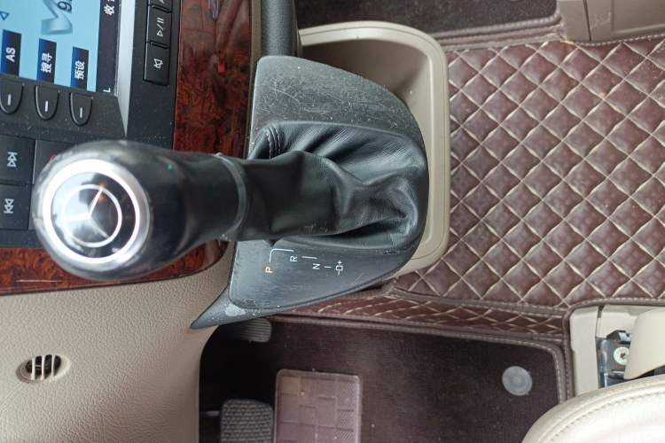Used Mercedes-Benz Viano 2013 3.0L Comfort Edition Gear Lever