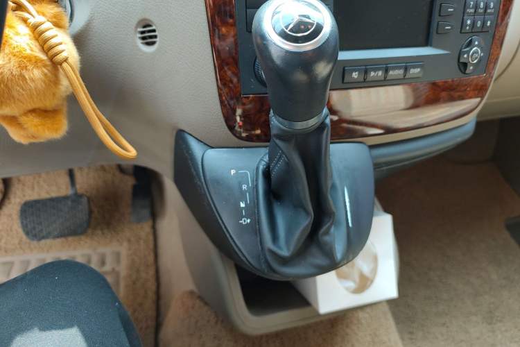 Used Mercedes-Benz Viano 2013 3.0L Comfort Edition Gear Lever